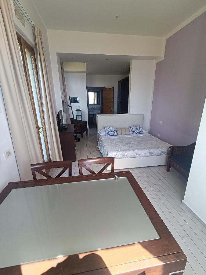 Cala Dei Mori Aparthotel Livorno Buitenkant foto